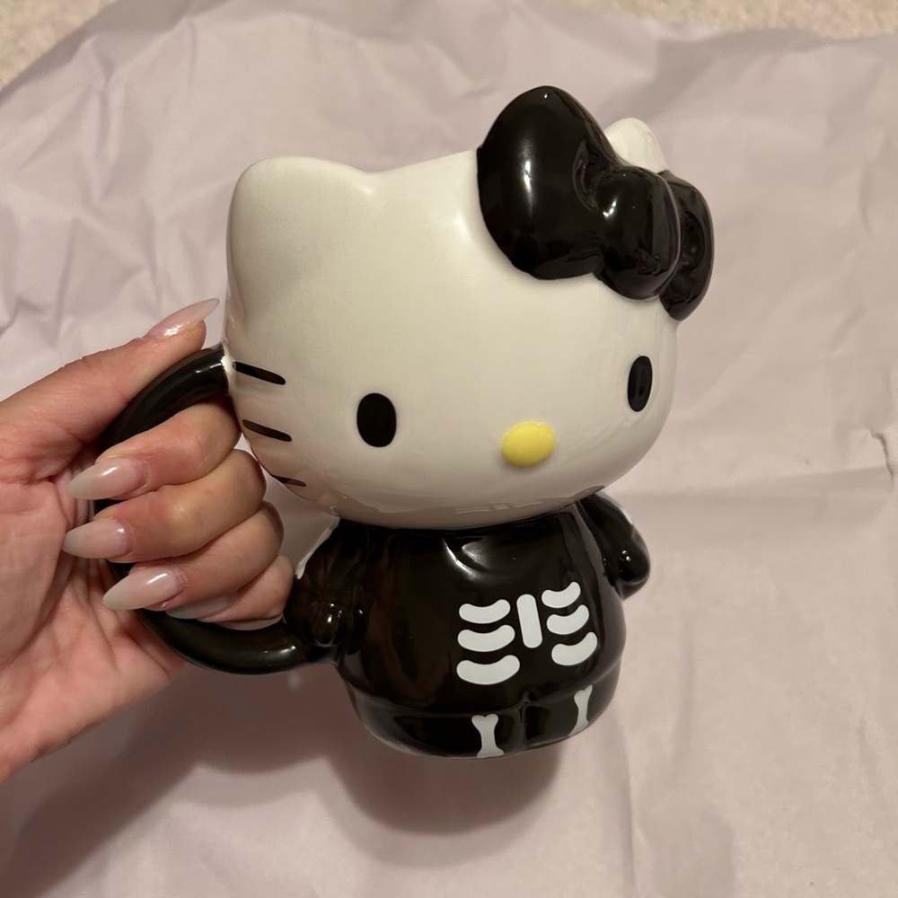 Hello Kitty Cup Halloween - Picture 2 of 4